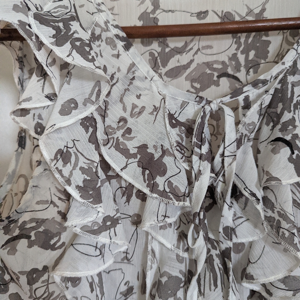Sheer ruffled blouse - Picture 3 of 4